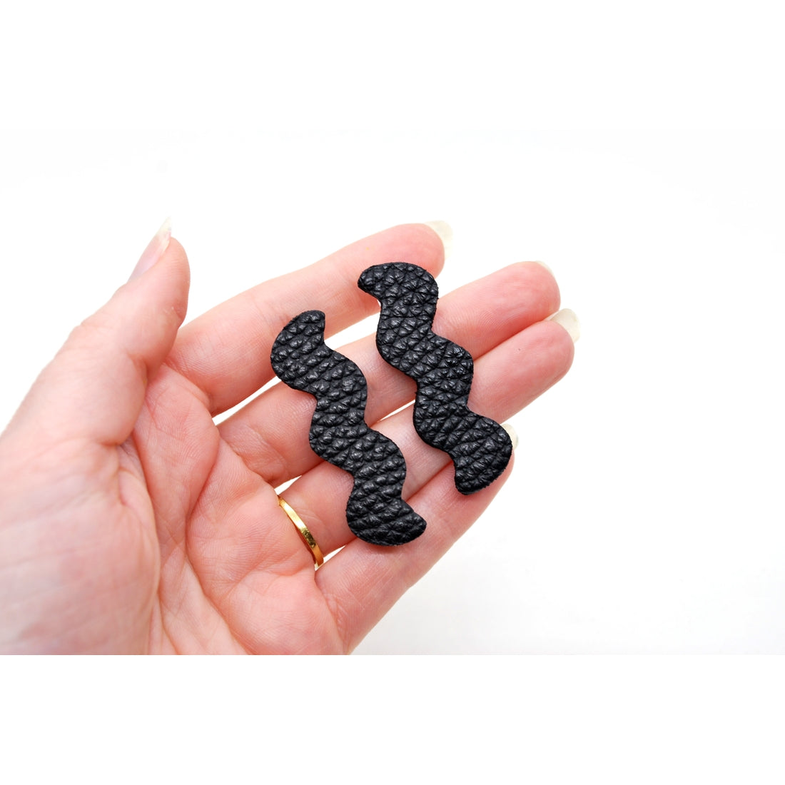 Light Trace Earrings: Black Leather Zigzag Studs - Cold Gold